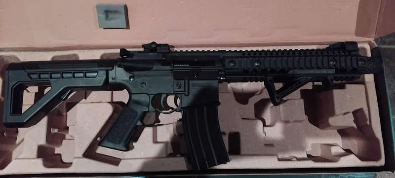 Crosman DPMS SBR FULL AUTO Steel BB Rifle