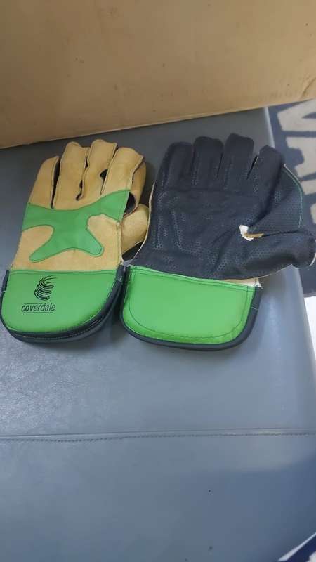 COVERDALE YOUTHS WICKET KEEPER GLOVES
