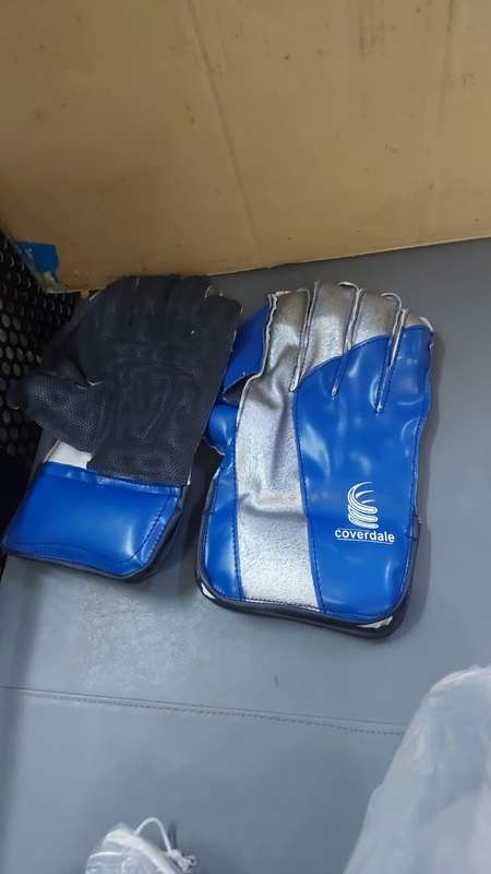 COVERDALE YOUTH WICKET KEEPER GLOVES