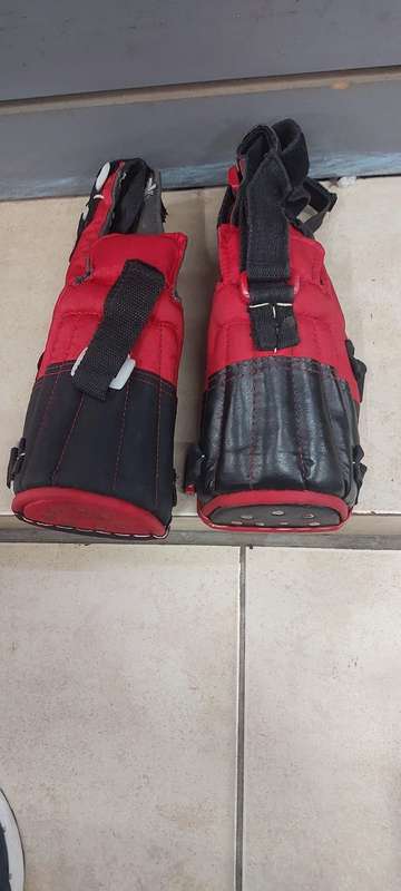 Hockey knee guard & kicker