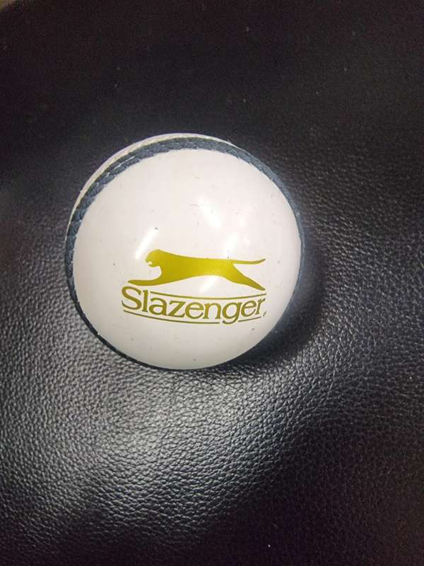 SLAZENGER CRICKET CROWN MATCHBALL JNR 136G