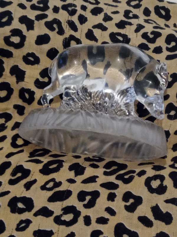 Beautiful Decorative Wild Boar Hog Glass Sculpture/ Paperweight . Collectable