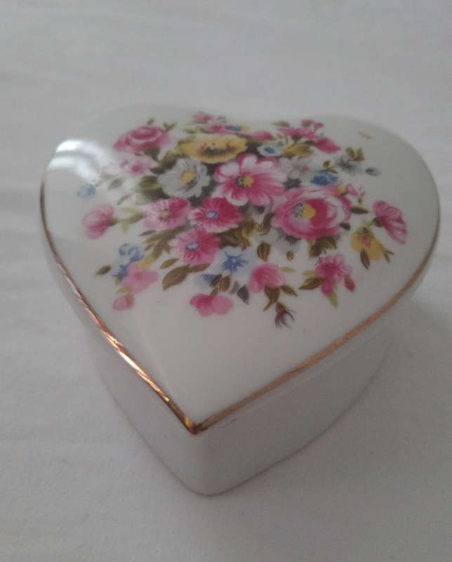Vintage Brinns Porcelain Heart Shaped Trinket Box/ Dresser Box . Possible Originally from Japan , U