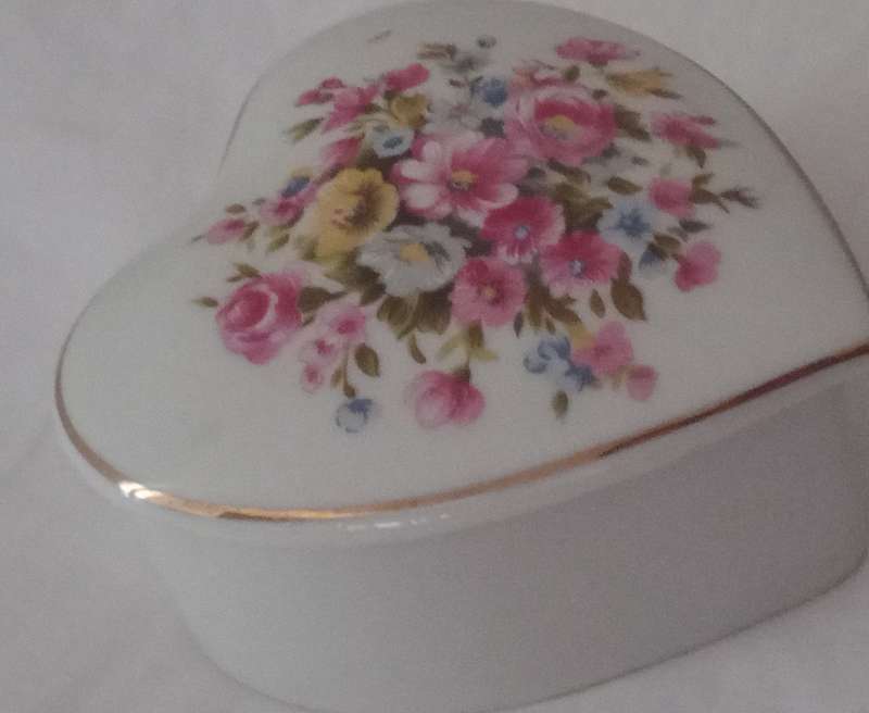 Vintage Brinns Porcelain Heart Shaped Trinket Box/ Dresser Box . Possible Originally from Japan , U