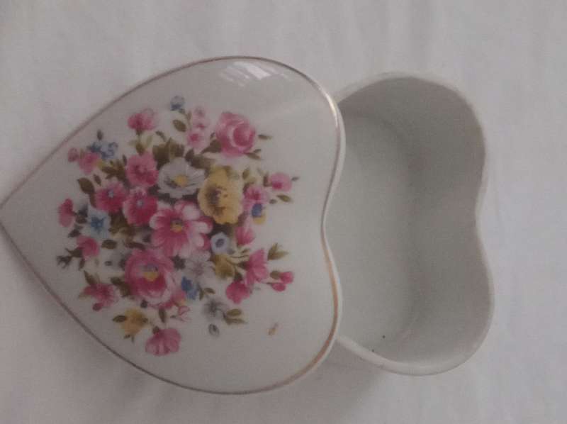 Vintage Brinns Porcelain Heart Shaped Trinket Box/ Dresser Box . Possible Originally from Japan , U