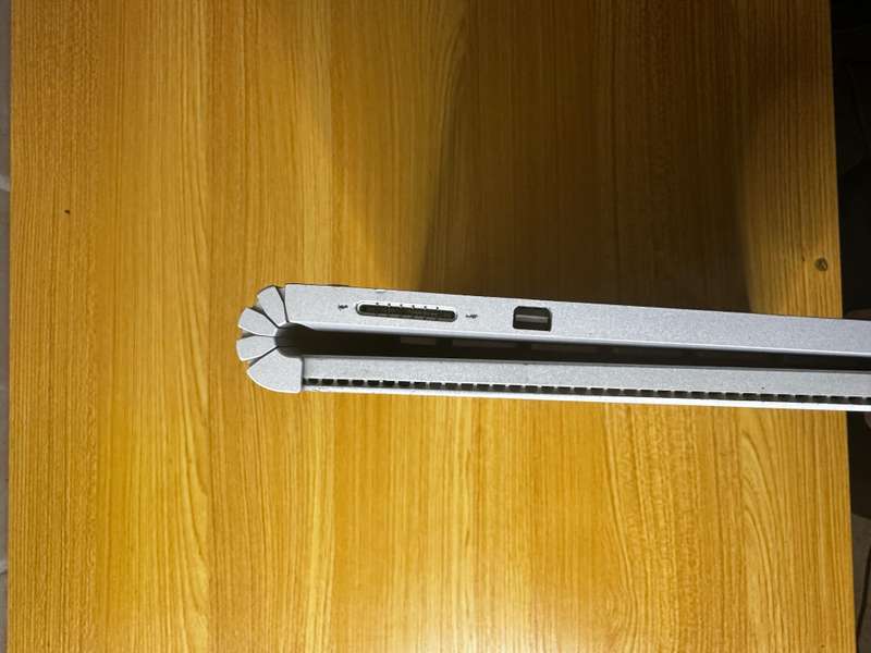 Microsoft Surface Book - Detachable 2 in 1 - 16 GB RAM - i7-6600U - 512 SSD