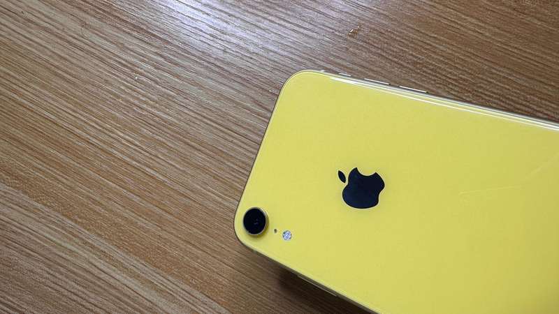 Apple - iPhone XR - 128 GB - Yellow