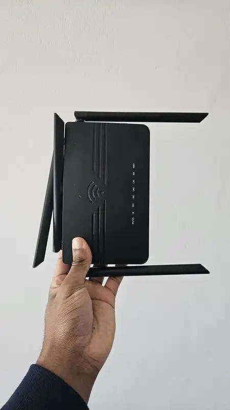 4G LTE WIFI ROUTER WITH SIM CARD SLOT 300MBPS HIGH GAIN ALWAYS ONLINE - BLACK