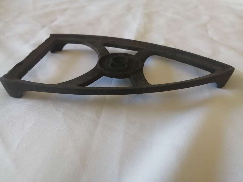 Vintage Cast Iron "SAD" Iron Trivit