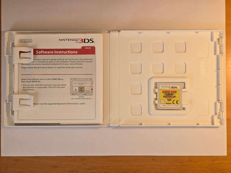 Donkey Kong Country Returns - Nintendo 3DS (Original Cartridge with Case)