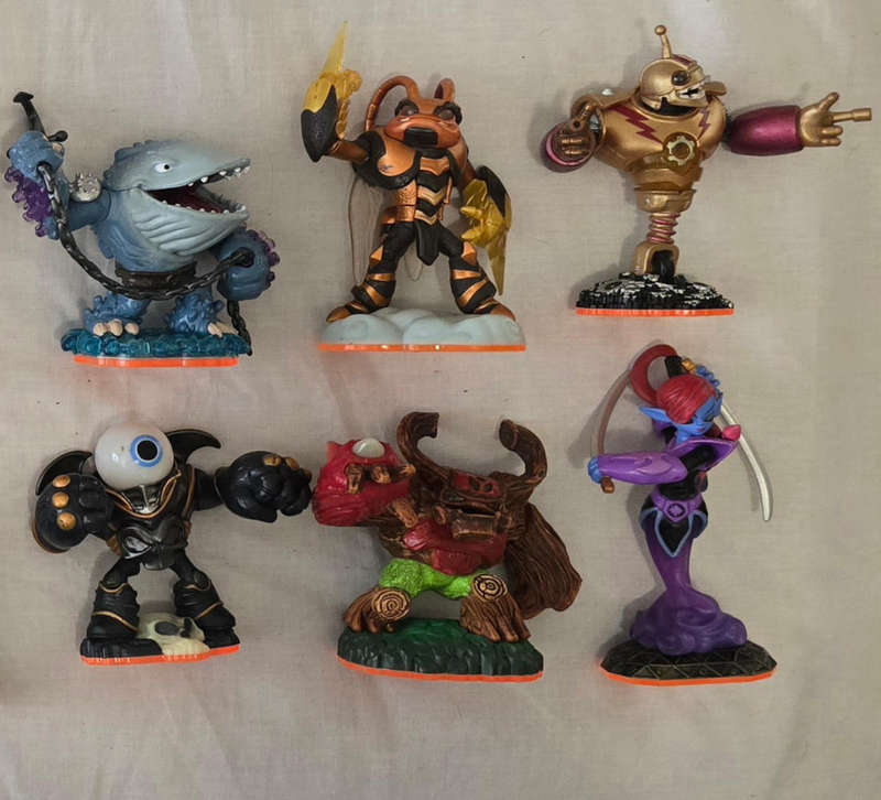 Skylanders Bundle - 8 Giants + 16 Regulars + Portal of Power