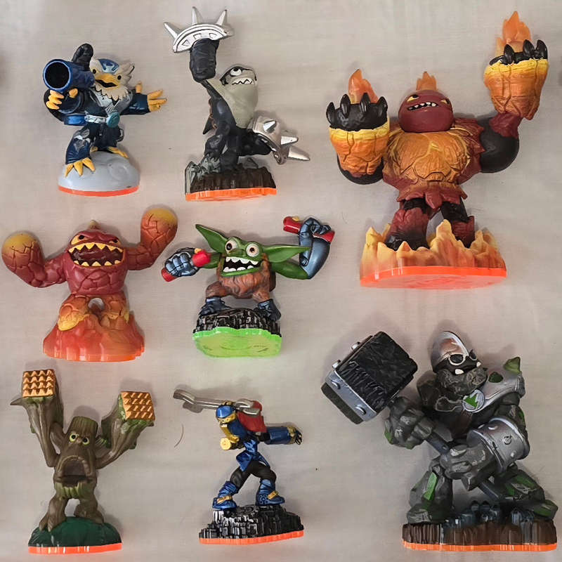 Skylanders Bundle - 8 Giants + 16 Regulars + Portal of Power