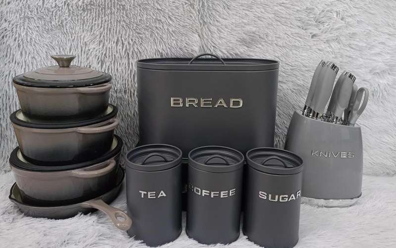 COOKWARE COMBO RED,BLACK,GRAY AND CREAM WHITE