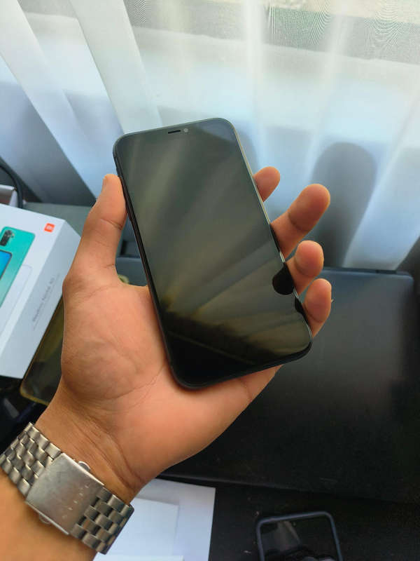 iPhone 11 read description