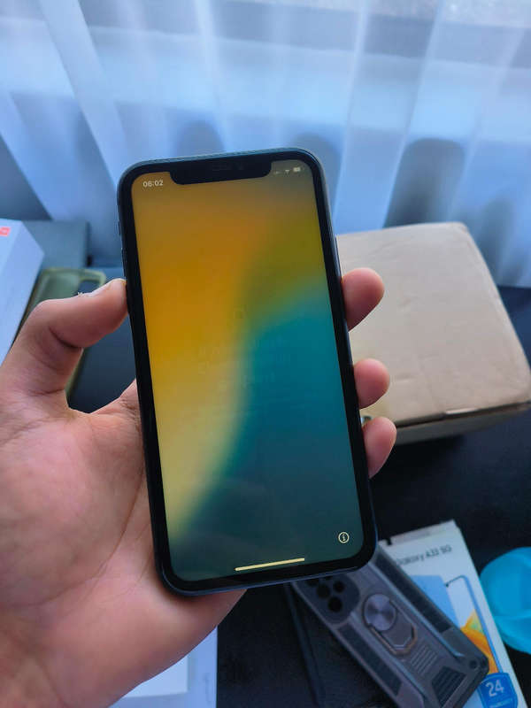 iPhone 11 read description