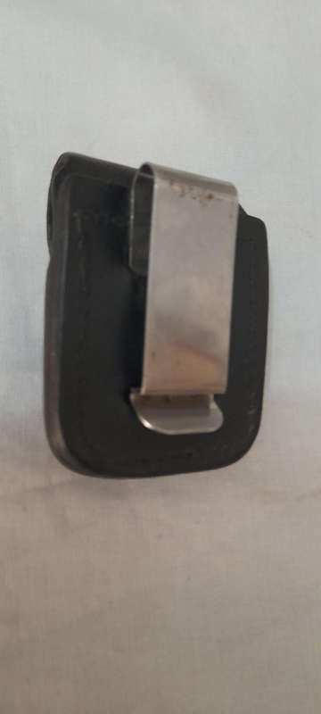Zippo in Leather Pouch - Chesterfield
