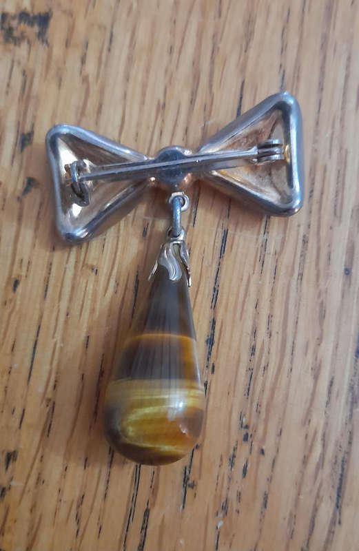 Tigers Eye Teardrop and Gold Toned Bow Brooch