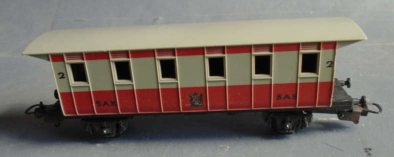 LIMA HO SCALE - SAR 2nd CLASS PASSENGER COACH
