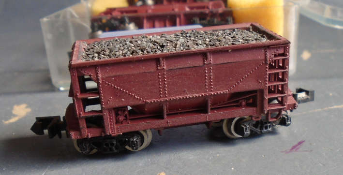 N SCALE - 5 X COAL WAGON W/LOAD