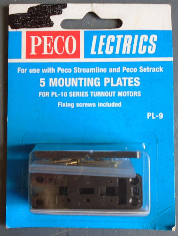 PECO HO SCALE - 5 X MOUNTING PLATES, CARDED