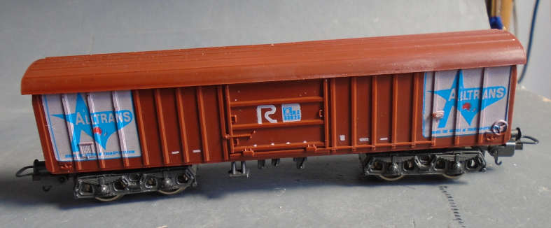 LIMA HO SCALE - ALLTRANS GOODS WAGON WITH SIDE OPENING ROOF