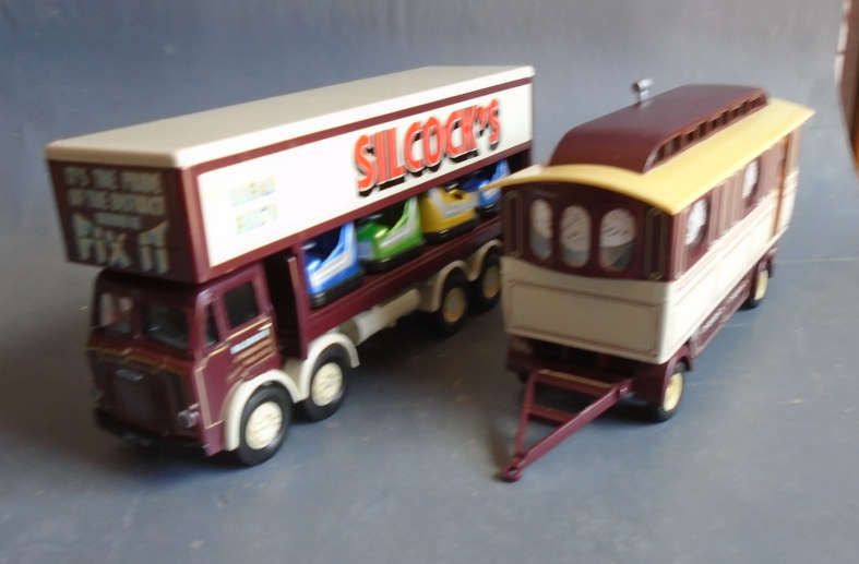 CORGI 1/50 SCALE - LEYLAND DODGEM TRUCK & CARAVAN SET - BOXED
