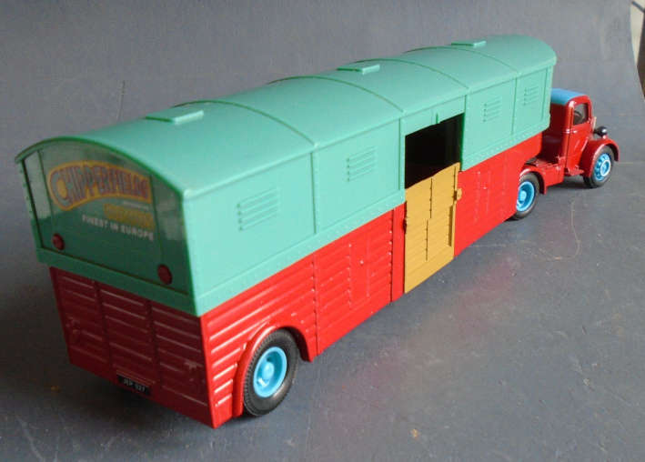 CORGI 1/50 SCALE - BEDFORD O ARTICULATED HORSEBOX CHIPPERFIELDS - BOXED