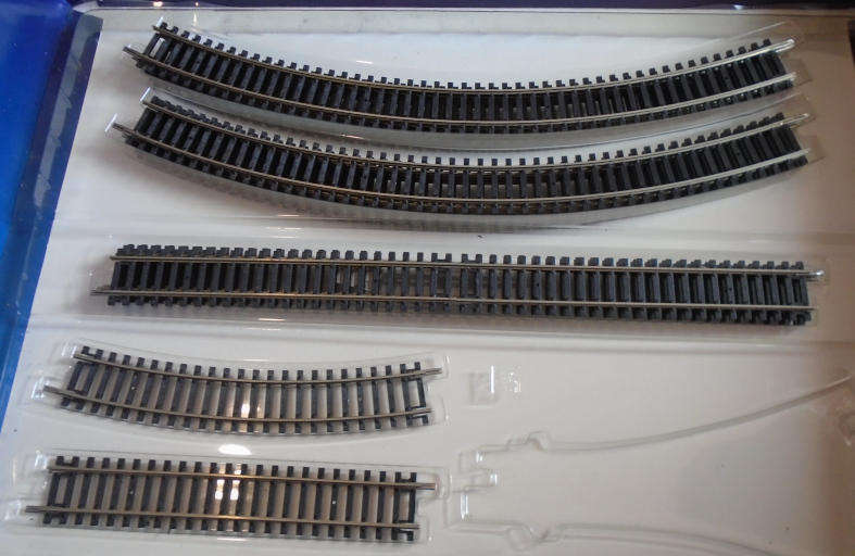 BACHMANN OO SCALE - DIGITAL STARTER SET AS PER FOTOS, 1 X LOCO & CONTROLLER MISSING, BOXED