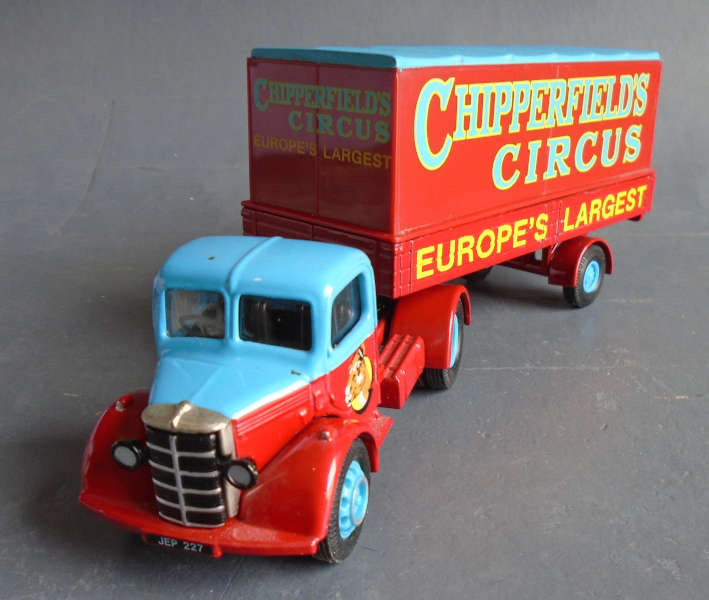 CORGI 1/50 SCALE - BEDFORD O ARTICULATED TRUCK CHIPPERFIELDS - BOXED