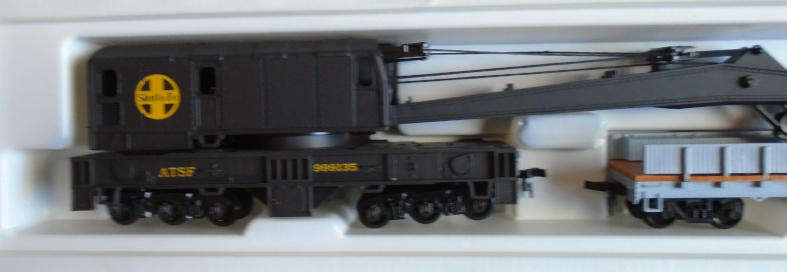 IHC HO SCALE - SANTA FE CRANE CAR W/BOOM TENDER , BOXED