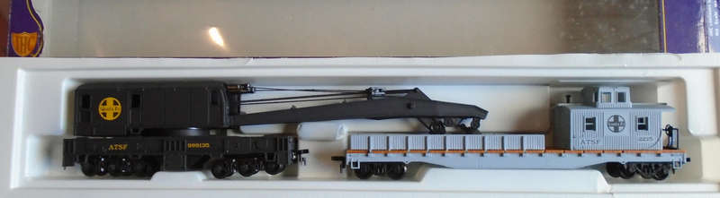 IHC HO SCALE - SANTA FE CRANE CAR W/BOOM TENDER , BOXED