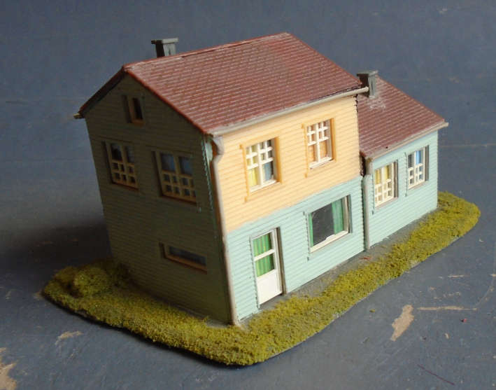 N SCALE - HOUSE, FOOTPRINT 110 X 70 mm