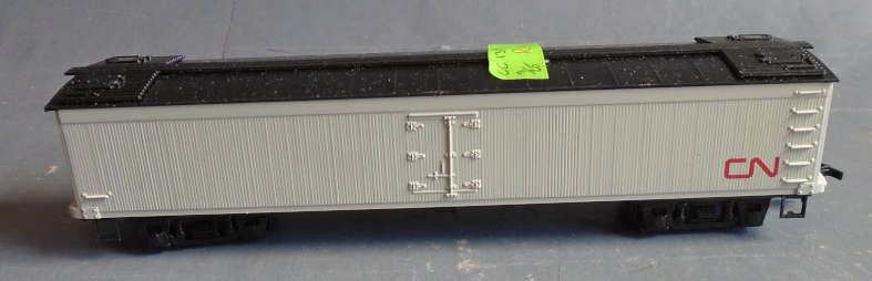 BACHMANN HO SCALE - CN CLOSED GOODS WAGON