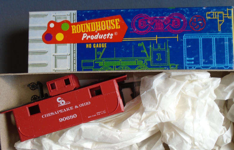 ROUNDHOUSE HO SCALE - C&O WINDOW CABOOSE KIT, BOXED