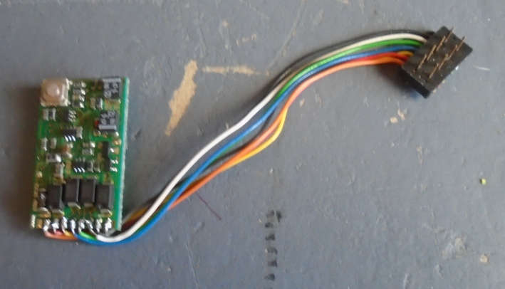 HO SCALE - DCC DECODER FOR LOCO