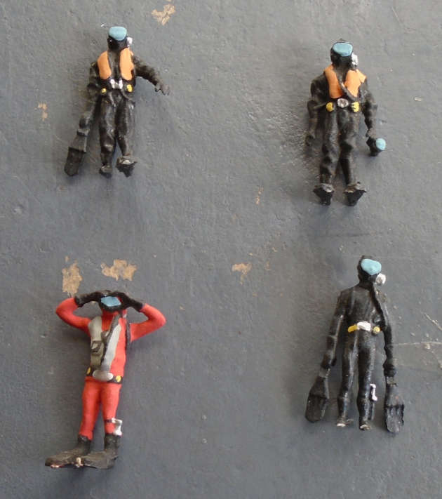 HO SCALE - 4 X DIVERS