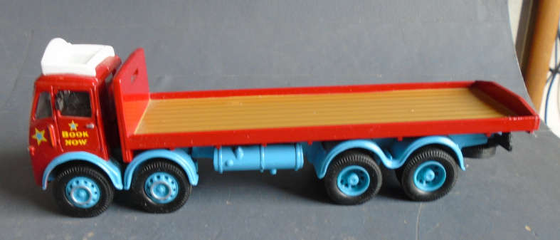 CORGI 1/50 SCALE - ERF 8 WHEEL RIGID TRUCK CHIPPERFIELDS - BOXED