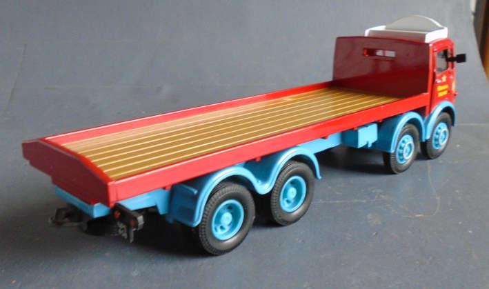 CORGI 1/50 SCALE - ERF 8 WHEEL RIGID TRUCK CHIPPERFIELDS - BOXED