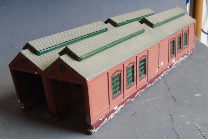 N SCALE - DOUBLE ENGINE SHED, FOOTPRINT 220 X 85 mm