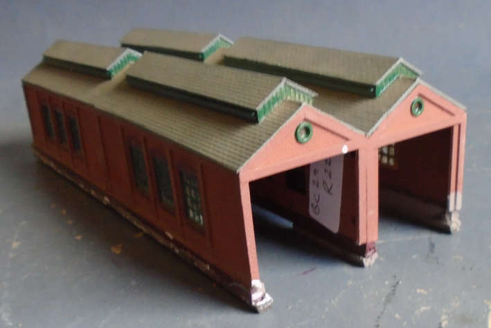 N SCALE - DOUBLE ENGINE SHED, FOOTPRINT 220 X 85 mm
