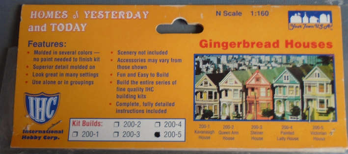 IHC N SCALE - GINGERBREAD HOUSES, PAINTED LADY HOUSE,. IN PKT