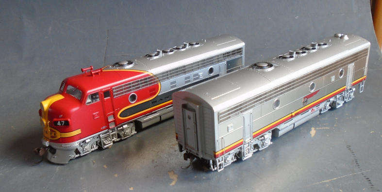 ATHEARN GENESIS HO SCALE - F-7A/F-7B SET DIESEL LOCO, BOXED, BOTH UNITS POWERED
