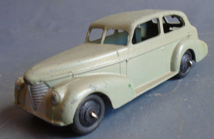 DINKY -  VINTAGE OLDSMOBILE SEDAN