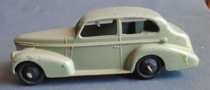 DINKY -  VINTAGE OLDSMOBILE SEDAN