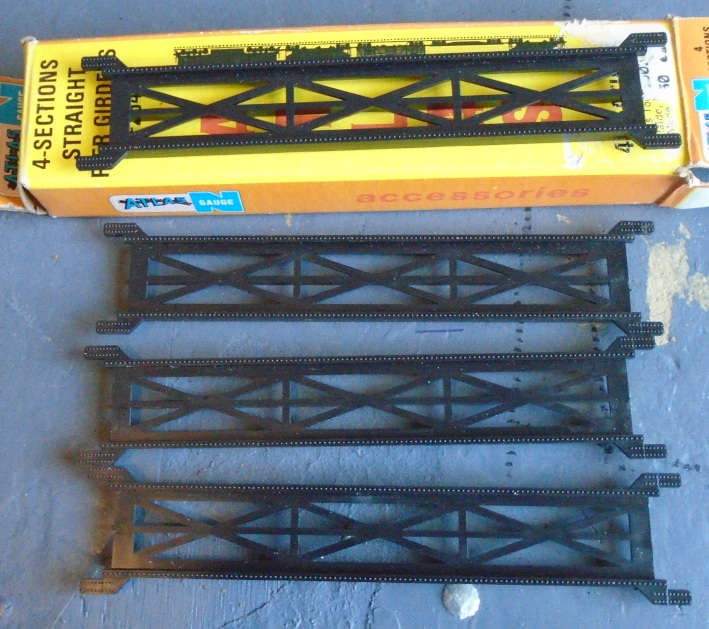 ATLAS N SCALE - 4-SECTIONS STRAIGHT GIRDERS, BOXED