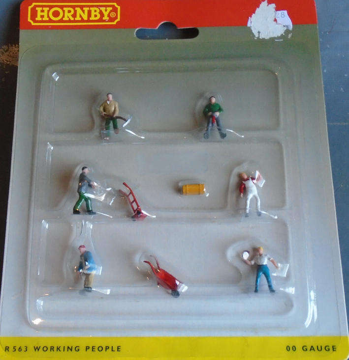 HORNBY OO SCALE - WORKING PEOPLE, CARDED