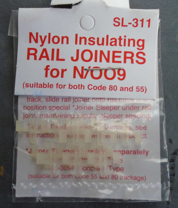 PECO N SCALE - INSUL,ATED RAIL JOINERS, IN PKT