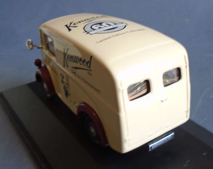 CORGI 1/43 SCALE - MORRIS J VAN - BOXED