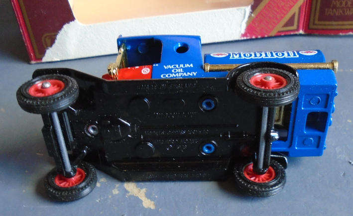 MATCHBOX - Y-3 1912 FORD MODEL T MOBILOIL TANKWAGEN, BOXED