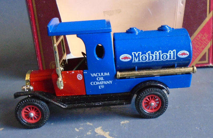 MATCHBOX - Y-3 1912 FORD MODEL T MOBILOIL TANKWAGEN, BOXED